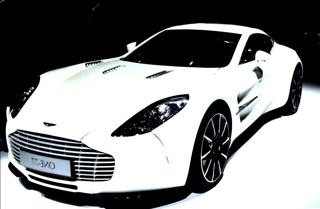 Aston Martin из платины