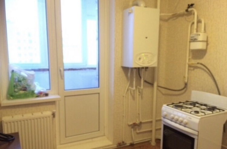 Тоже кухня, но уже изнутри. Как видно, у нас индивидуальное отопление.