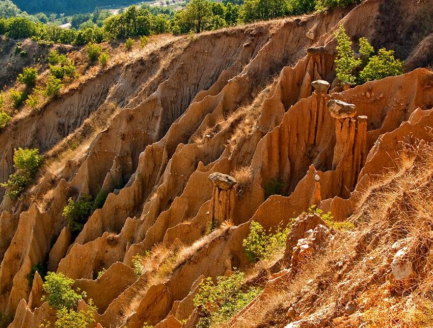 Источник фото: https://www.kmeta.bg/stobskite-piramidi-oste-edin-fenomen-na-bulgarskata-priroda