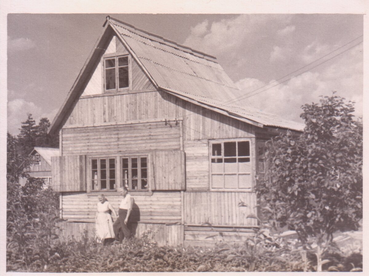Стародачное абрамцево. Старая дача рутюбе белгород. Старый садовый дом. Старая дача. Старенькая дача.