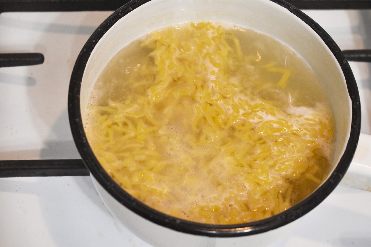 Если у вас мелкая магазинная паста - посолите