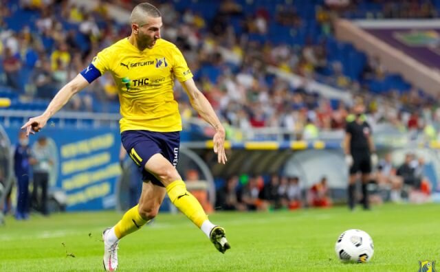 Алексей Ионов в составе "Ростова"
Источник: https://www.donnews.ru/static/images/2020/09/01/1_tF3IMJp.jpg