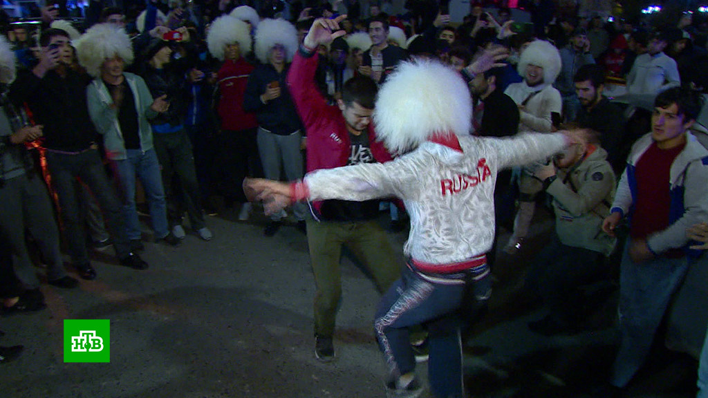 спортсмен танцует. лезгинка хабиба. хабиб лезгинка. хабиб танцует лезгинку , видео. лезгинка хабиба.