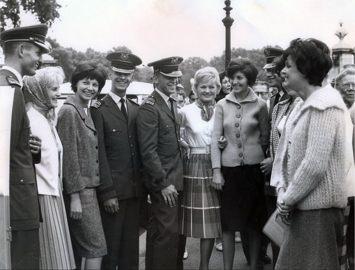 Наши манекенщицы в Париже 1961