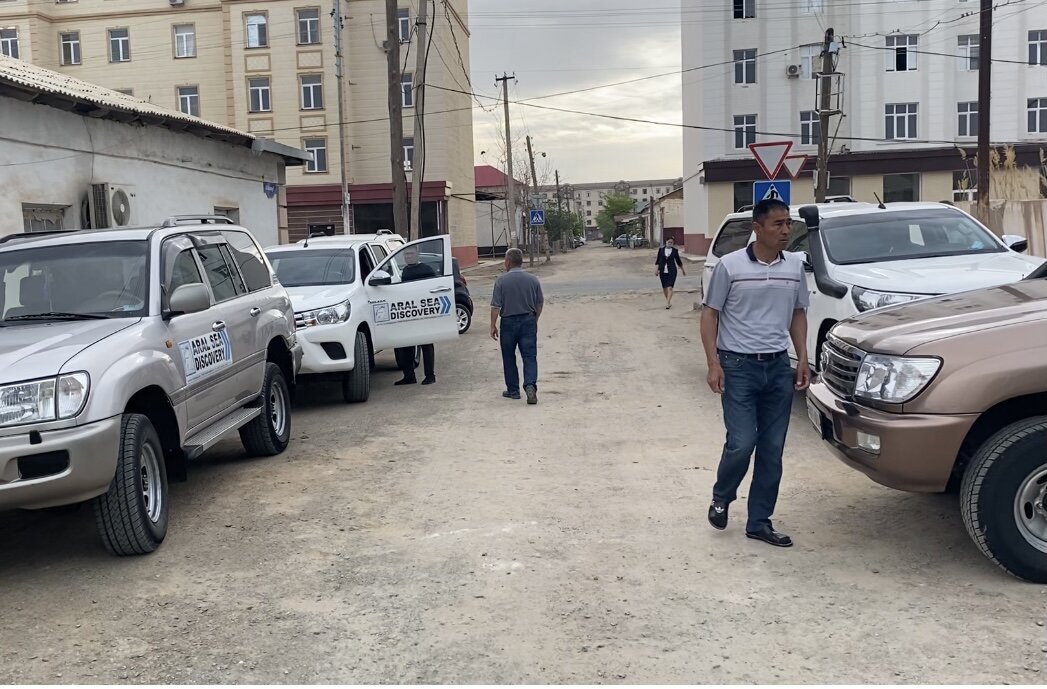 В городе довольно много новостроек, но выглядят они мрачно.