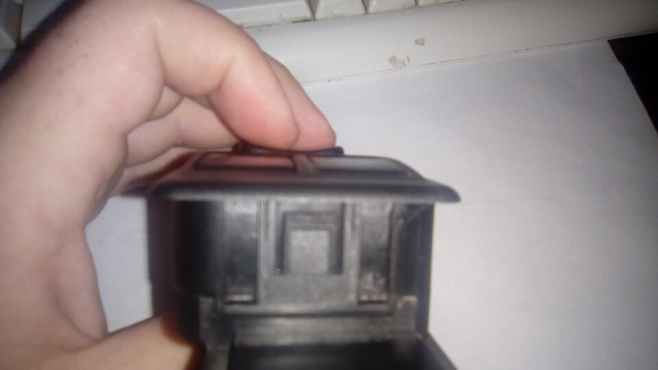 Расположение фиксаторов сзади