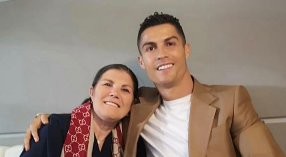 У Роналду очень близкие отношения со своей матерью Долорес