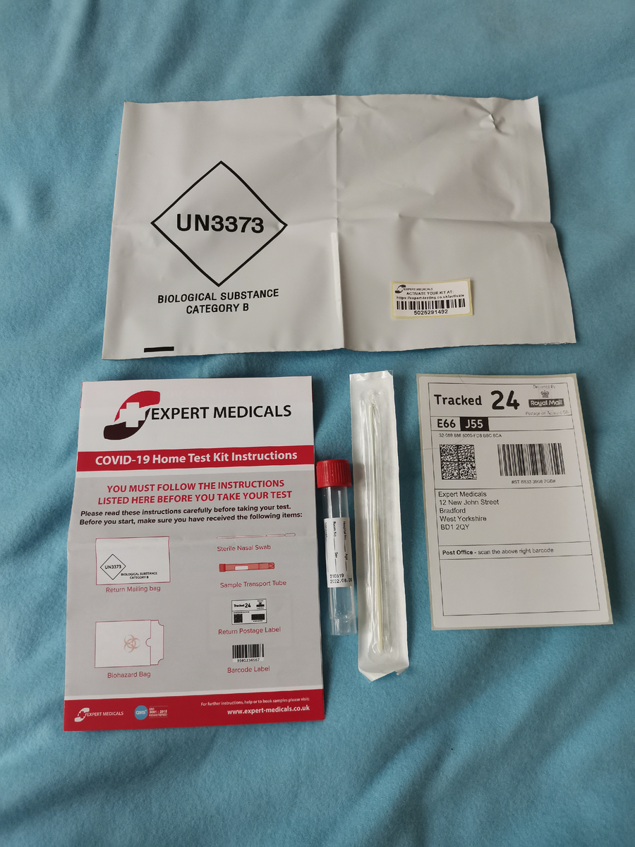 Так выглядит набор для самостоятельной сдачи ПЦР-тестов на карантине.