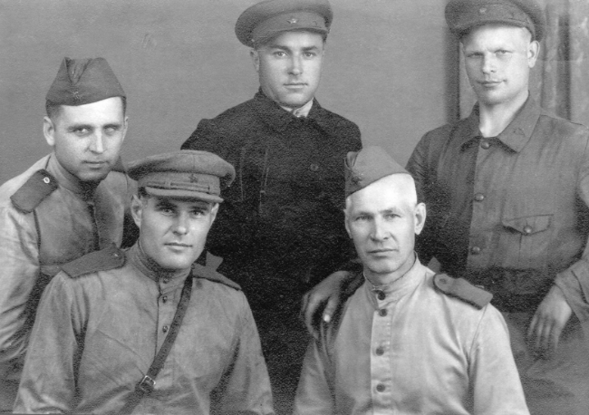 В День Победы. Восточная Пруссия.  Александр в первом ряду слева