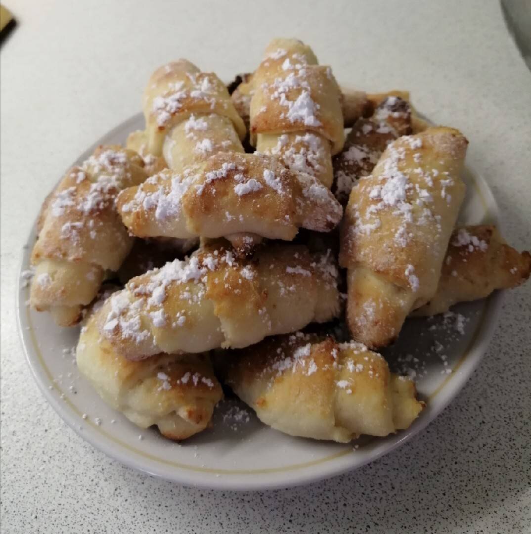 Рогалики со сгущёнкой | Овкусе.ру - Ежедневная готовка в радость! Пошаговые  рецепты с фото | Дзен