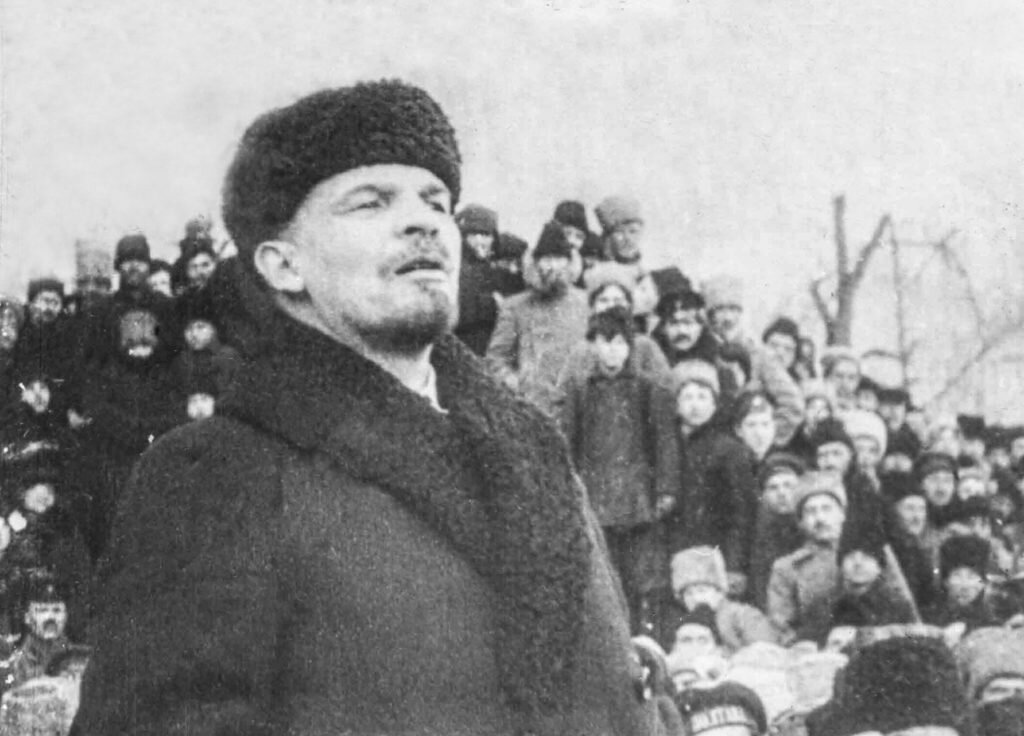 В.И. Ленин во время выступления на одном из митингов в Москве. 1917-1923 гг. Главархив Москвы