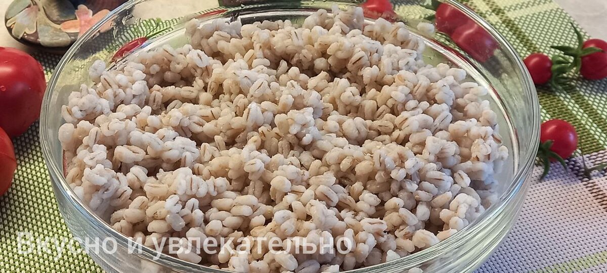 Отваренная перловая крупа.