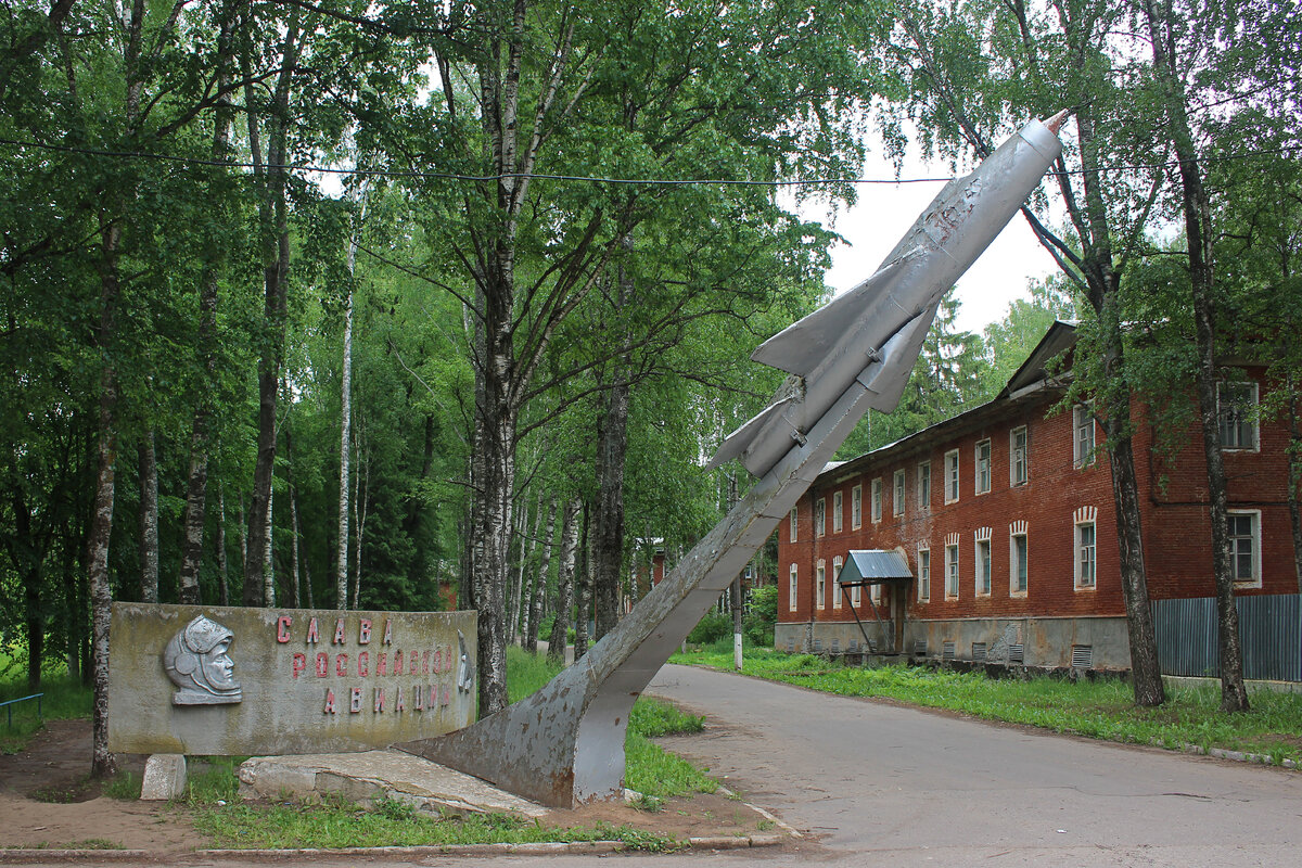 д. Новоселицы - военный городок графа Аракчеева, а также мемориал,  посещаемый Леонидом Кучмой. Изучаем артефакты под Великим Новгородом | Олег  Еверзов | Дзен