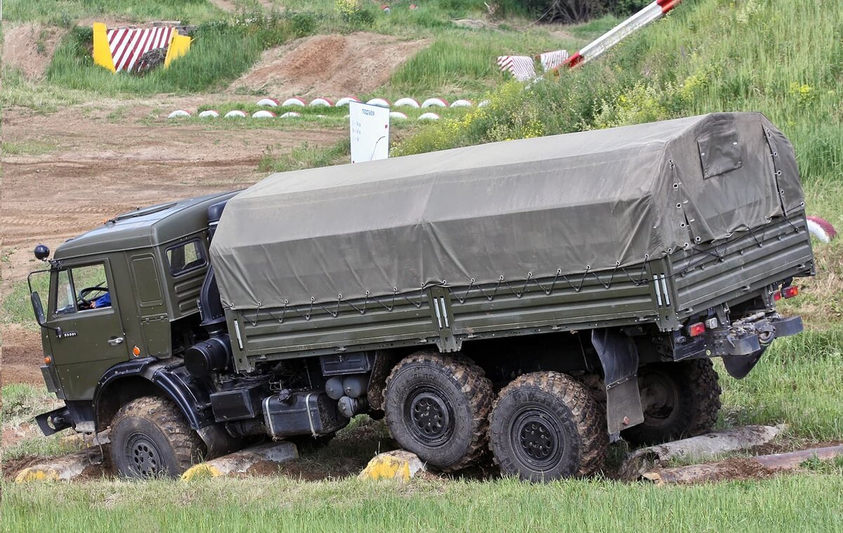 Машина для перевозки военных. КАМАЗ-53501 Мустанг. Армейский КАМАЗ 53501. КАМАЗ армейский 5350. КАМАЗ 5350 самосвал.