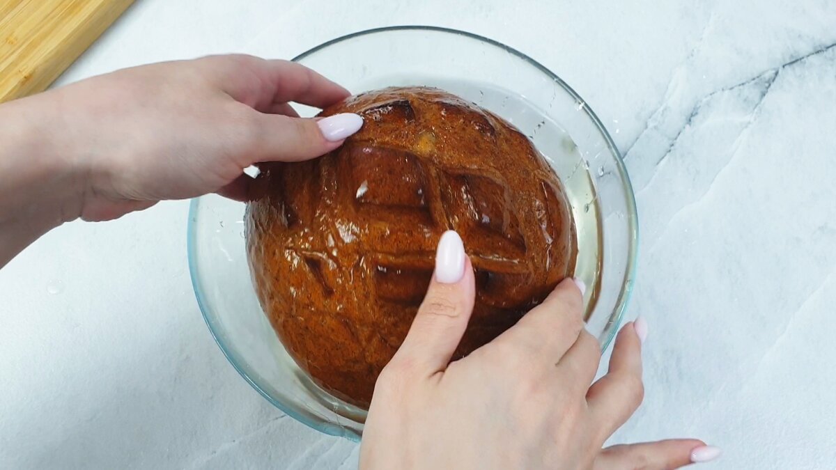 Хорошие хозяйки вчерашний хлеб не выбрасывают. Делюсь рецептом завтрака на  сковороде из хлеба, лука и яиц. | Улыбнись и Попробуй | Дзен