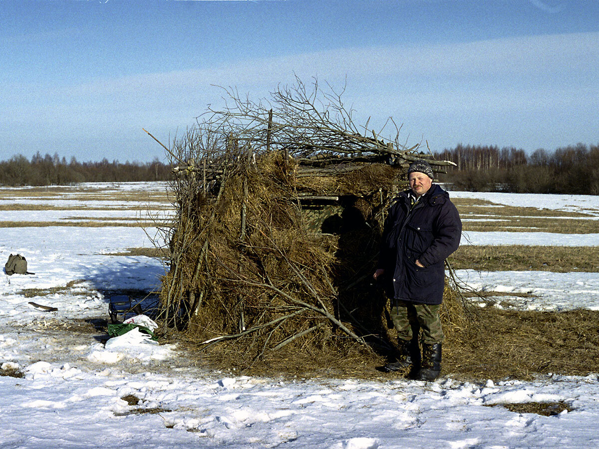 Автор возле скрадка на тетеревином току
