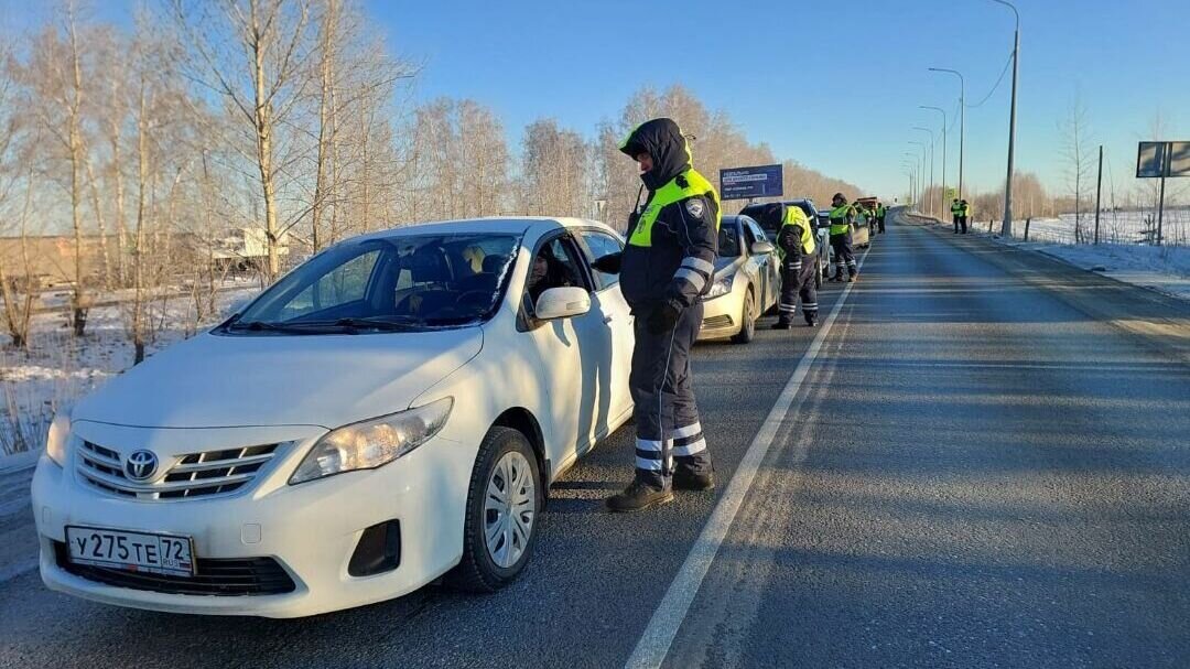     «Сплошная проверка» водителей на трезвость прошла сегодня на 10-м километре трассы Тюмень — Криводаново. На дежурство инспекторы ГИБДД вышли с раннего утра.