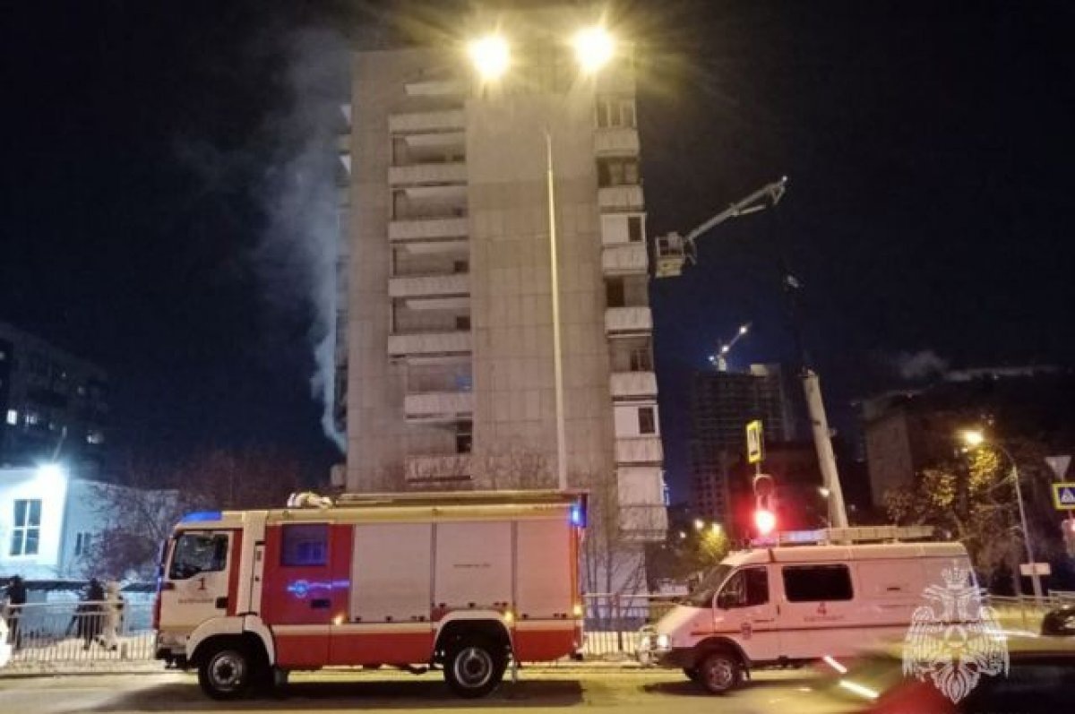    Из горящего многоквартирного дома в Екатеринбурге эвакуированы 200 человек