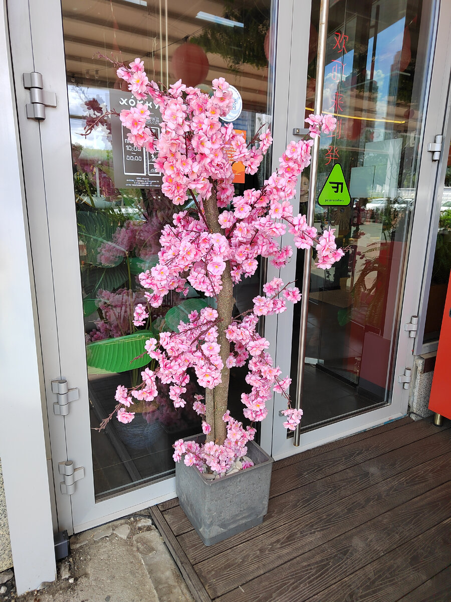 Вход в ресторан.