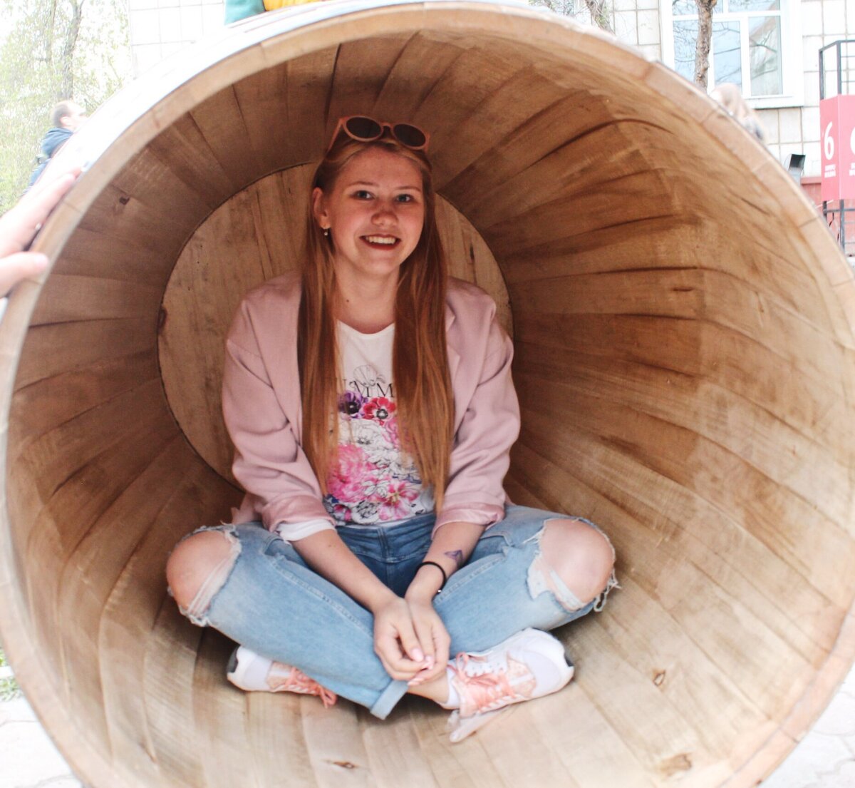 юная философка в бочке Диагена