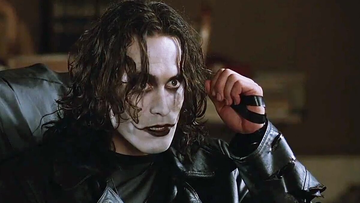 Брендон Ли в роли Эрика Дрэйвена