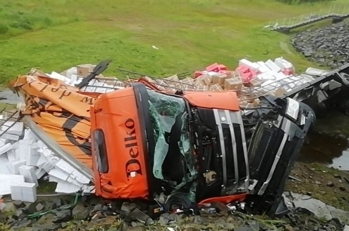    Водитель слетевшей с моста фуры погиб в Читинском районе Забайкалья