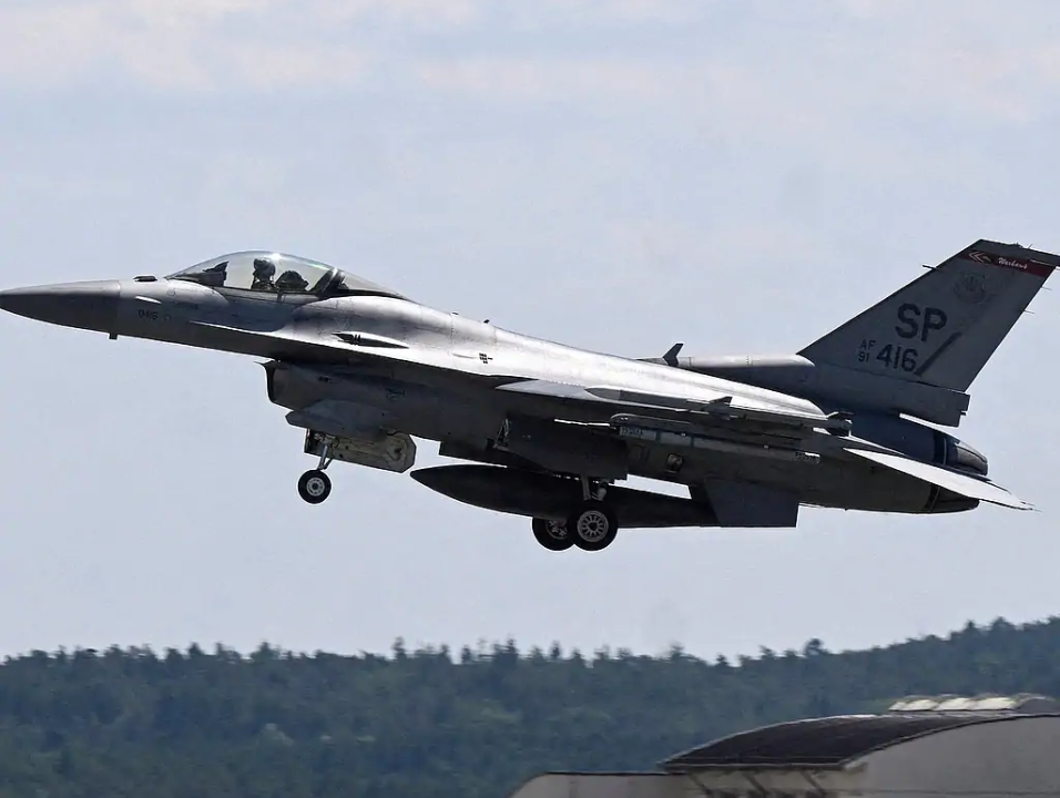    Politico: западные союзники пока не договорились об обучении пилотов ВСУ применению F-16