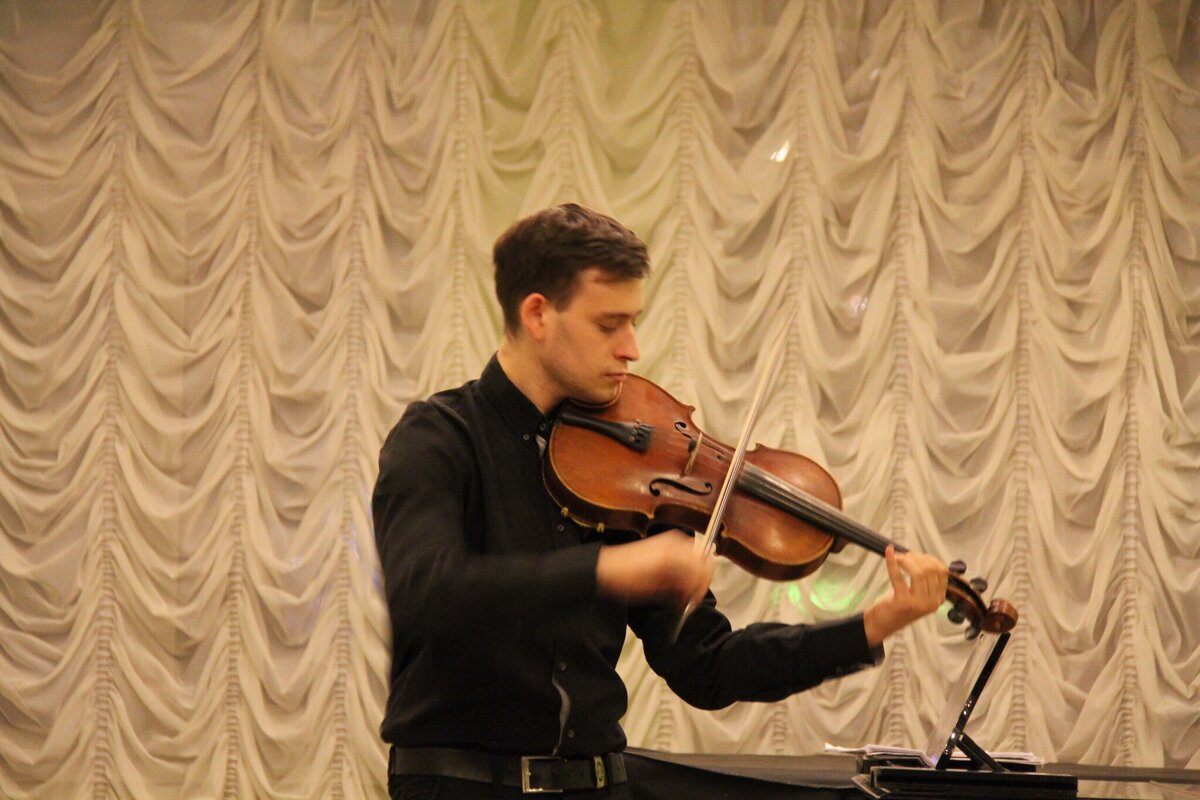 2019 год. Играю сонату Хиндемита для альта соло