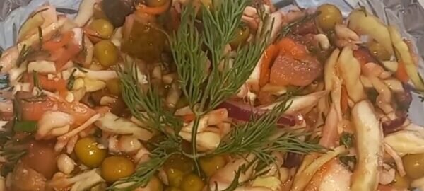 Салат из капусты и моркови с уксусом как в столовой. Рецепт свежего капустного салата