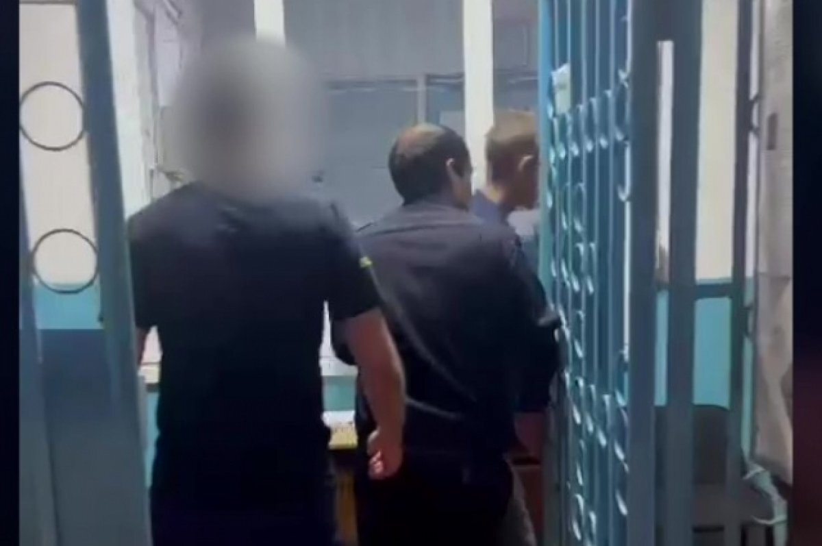    Скрывался неделю.