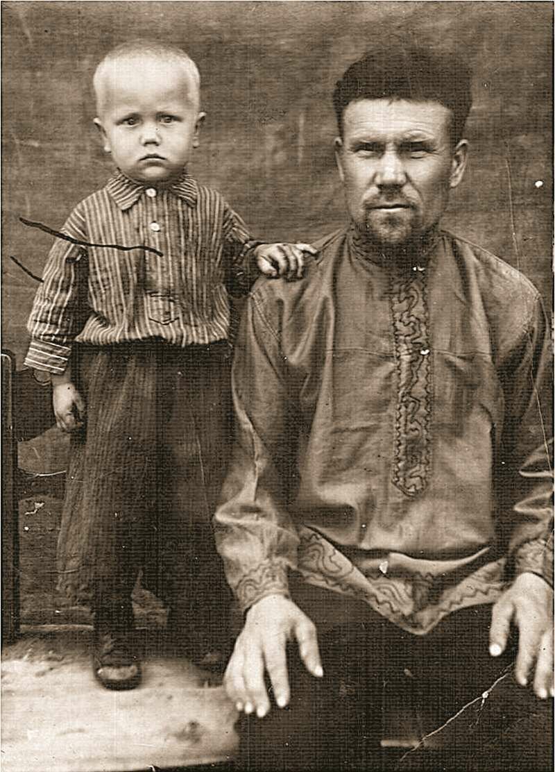 Шмонин Иван Сергеевич (дед) с последышком Толинькой