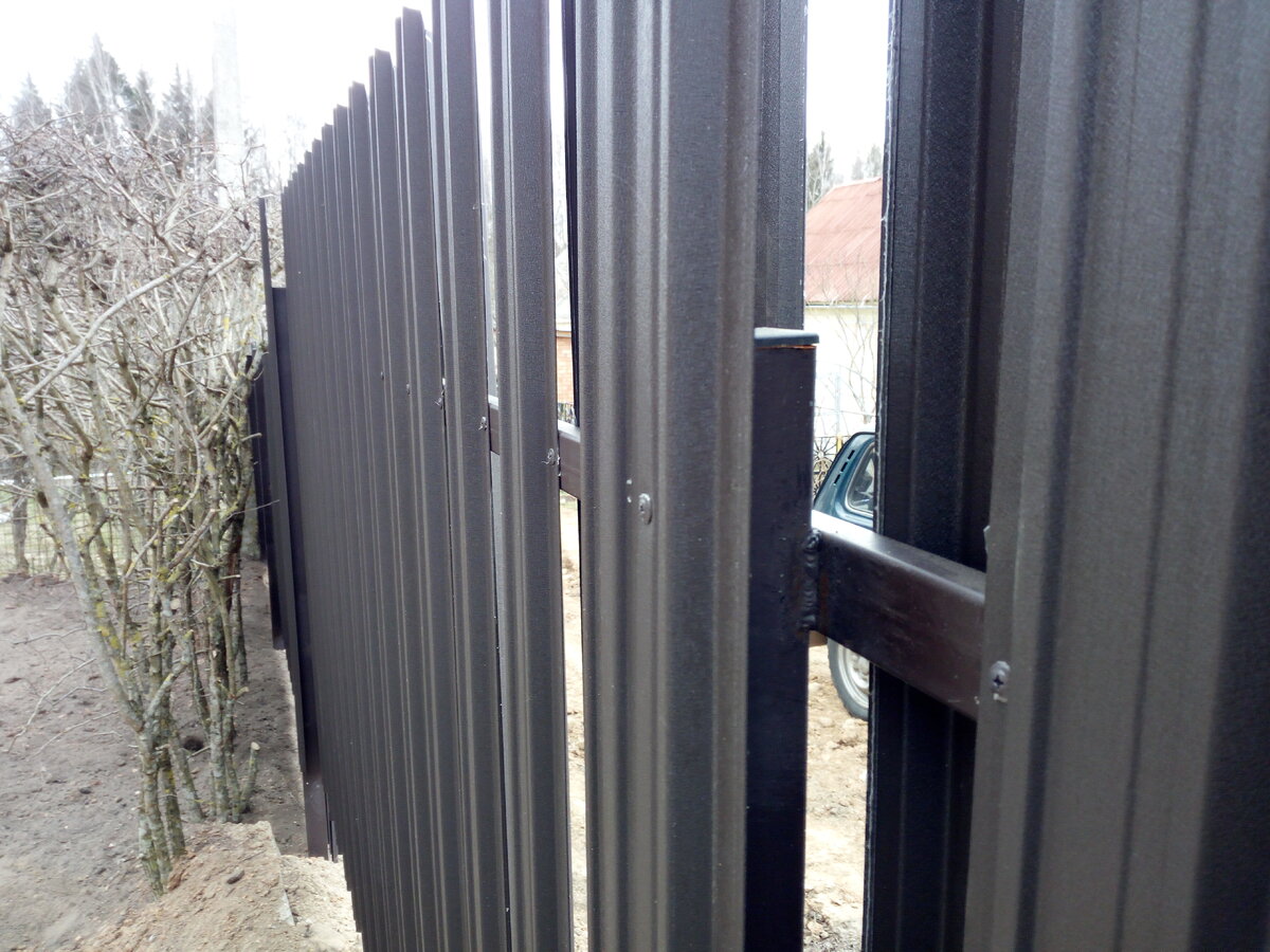 забор из металлоштакетника