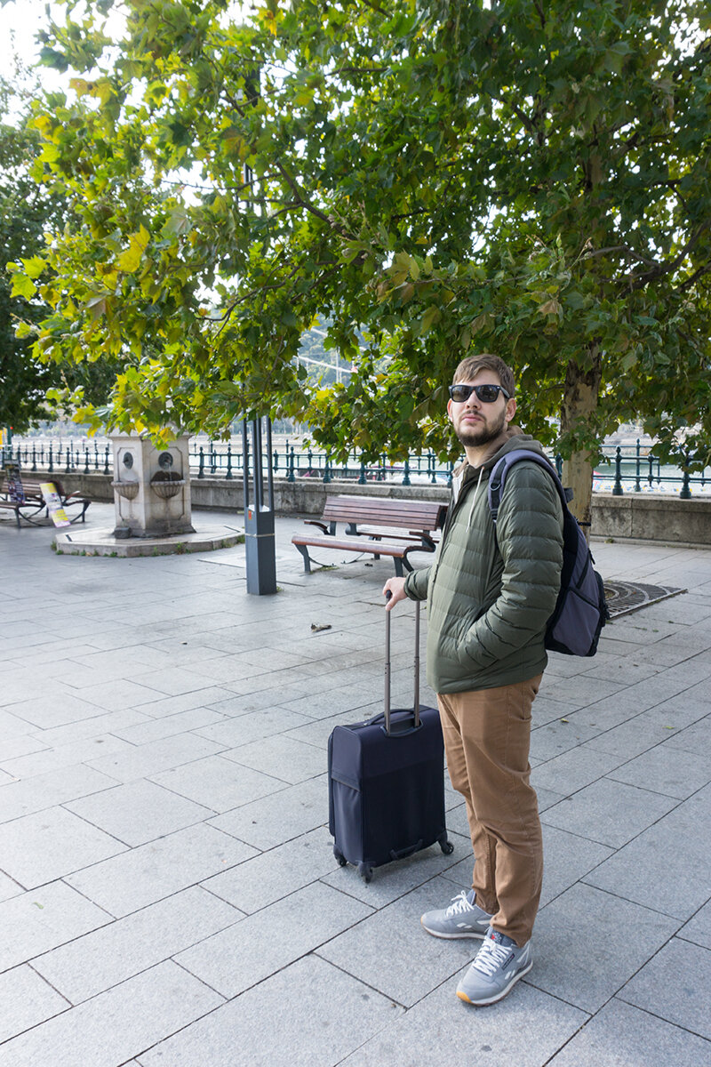 На фото рюкзак, который точно влезает в калибратор «Победы» и чемодан со стандартными для ручной клади габаритами 55х40х20 см.