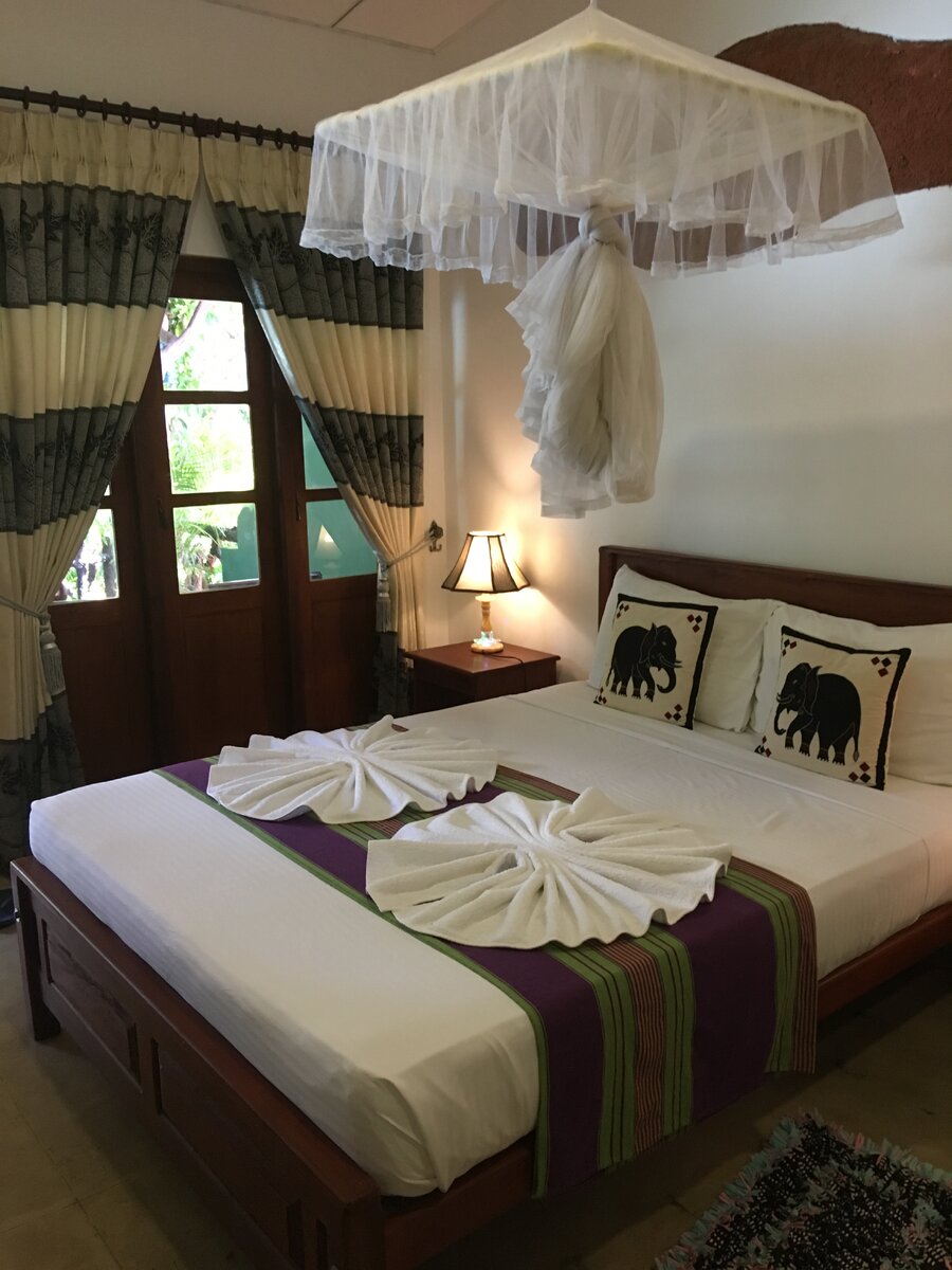 90 долларов за семью из трёх человек за две ночи на базе завтраков.