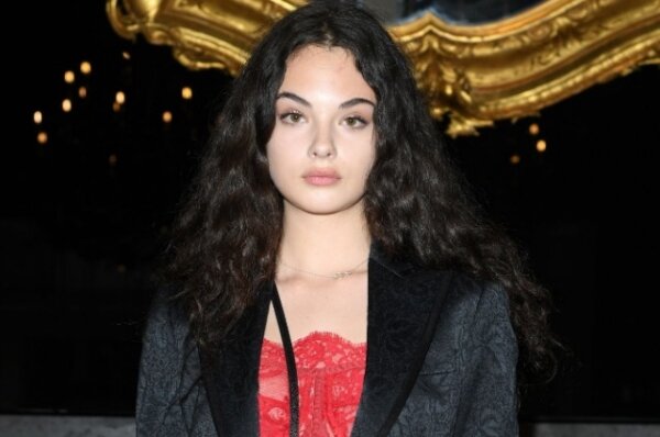 Дева Кассель