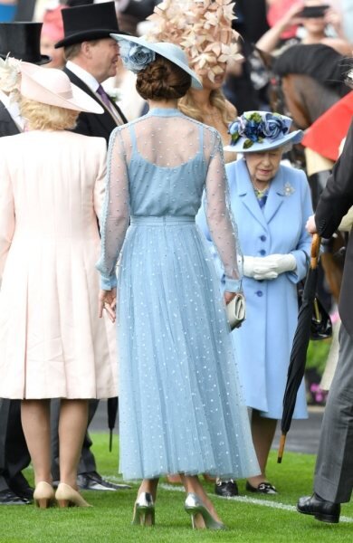 Кейт Миддлтон показала, как носить прозрачное платье и не нарушать королевский дресс-код