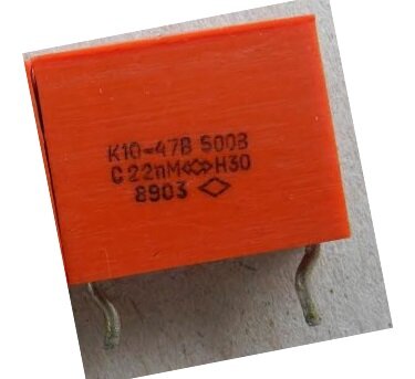 Км конденсатор в пластиковом корпусе.