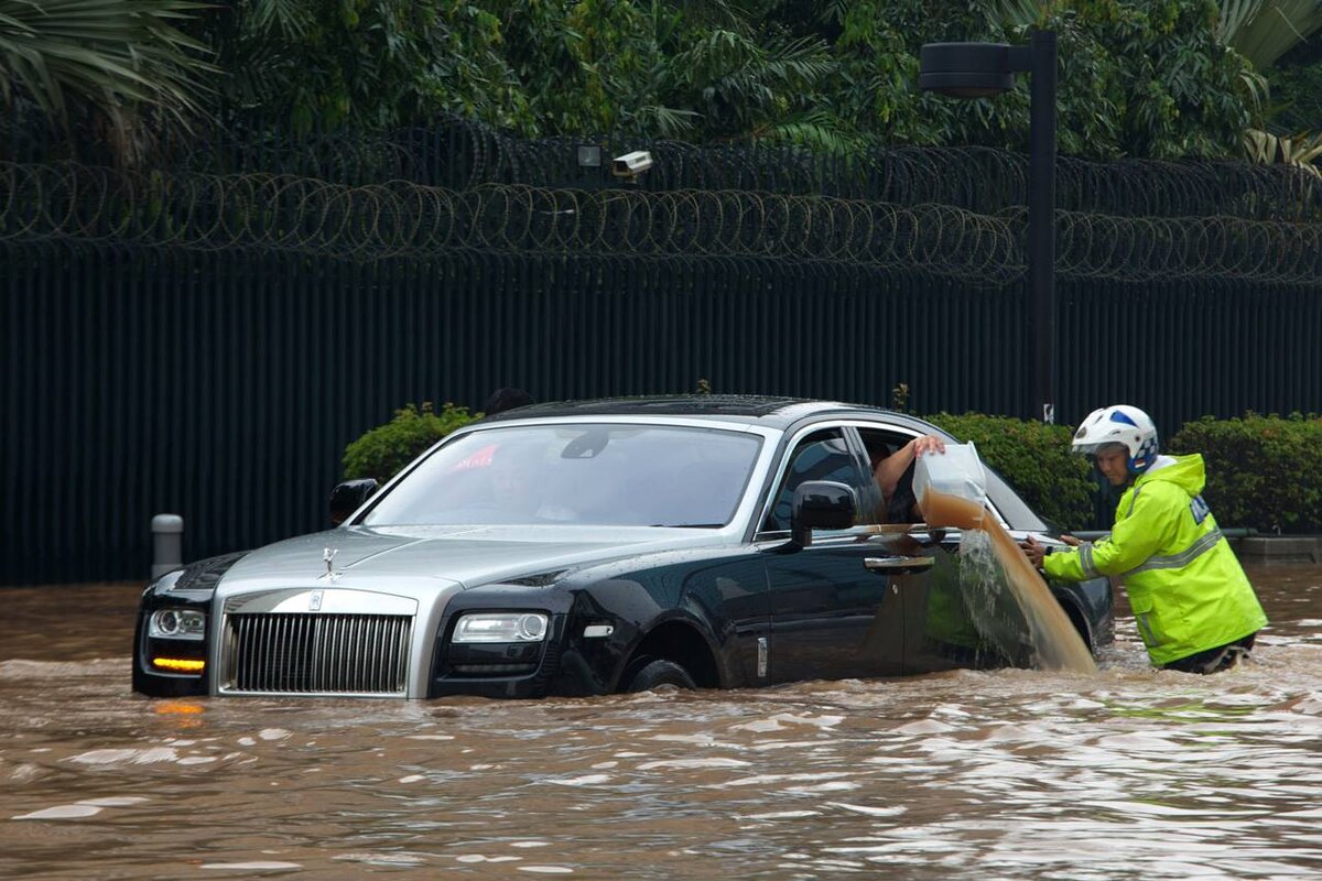 Дожди идут, а автосервисы зарабатывают. Автомобили 