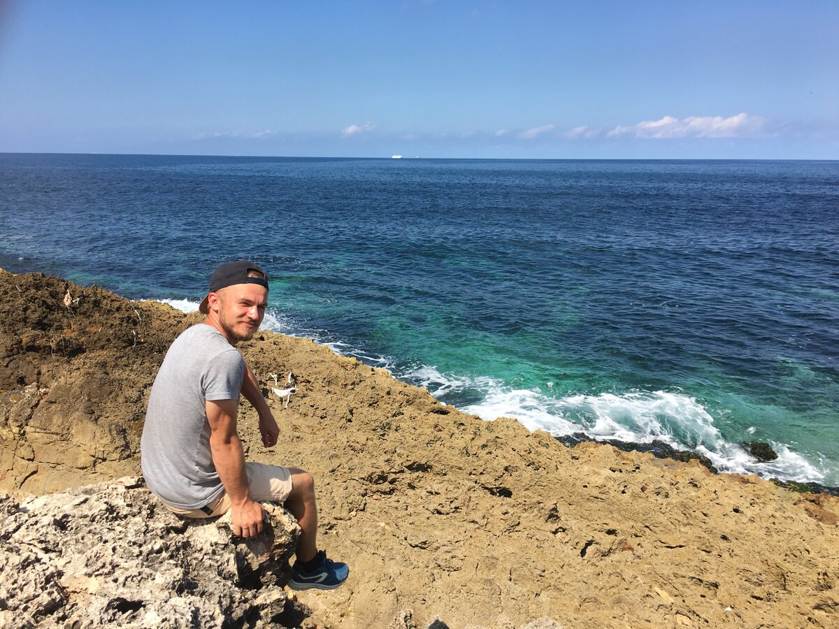 На берегу. Гавана. Два года назад.