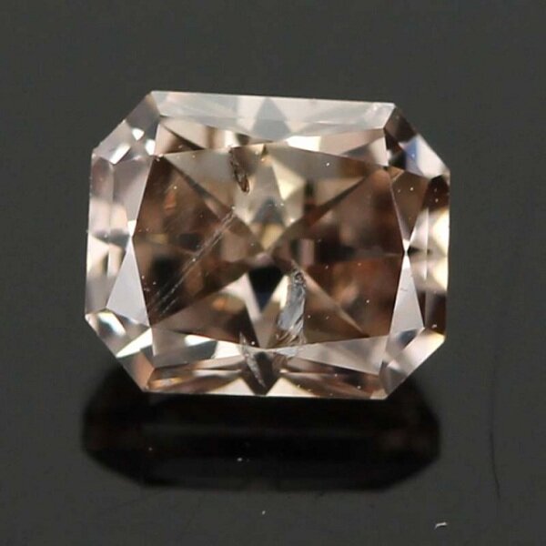 Фотоматериал из личного архива; шоколадный брильант.