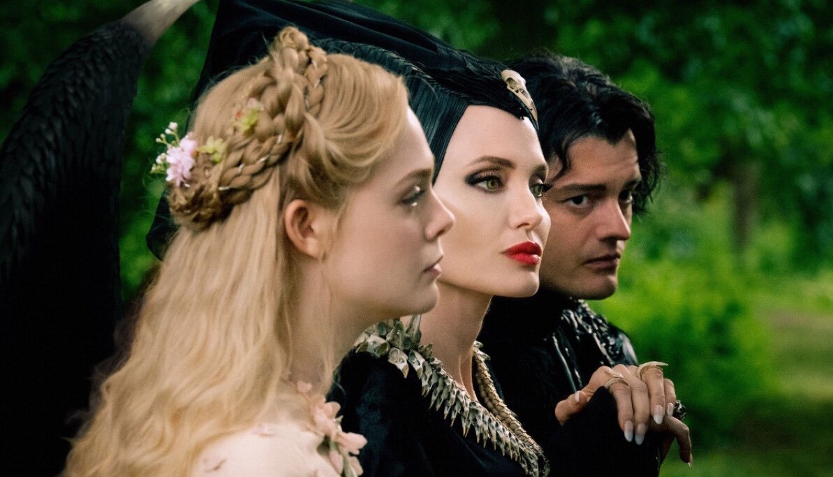 Анджелина джоли малефисента владычица тьмы. Анджелина джоли малефисента. Анджелина джоли малефисента владычица тьмы. Анджелина джоли малефисента владычица тьмы. Малефисента ворон.