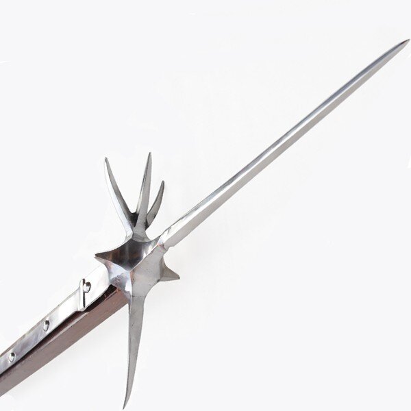 Особая форма молота, состоящего из отдельных зубцов, позволяла легко пробивать доспехи