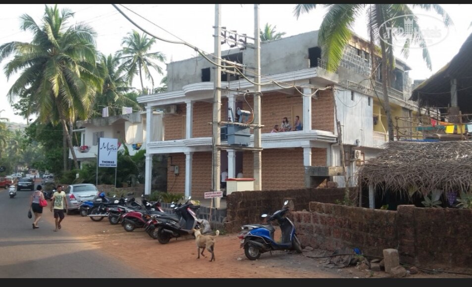 Вид с одной стороны на Thomas Beach Guest House  