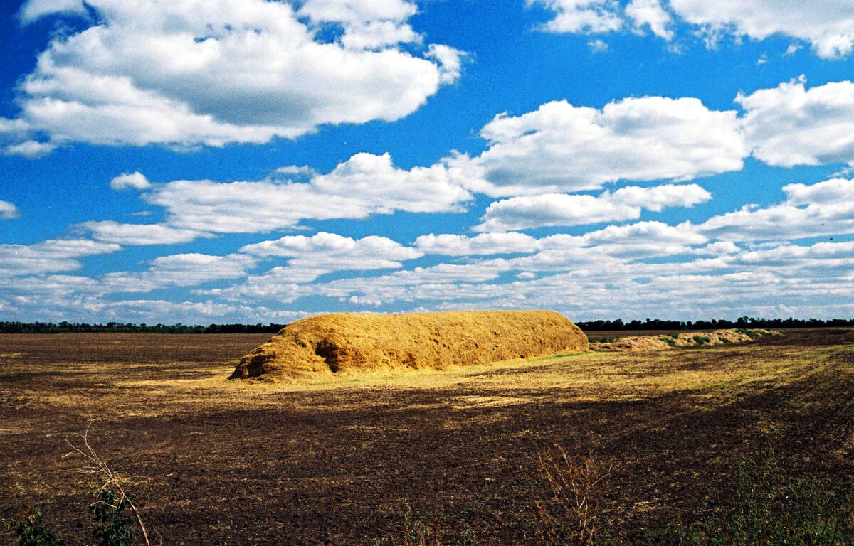 Скида соломы или сена