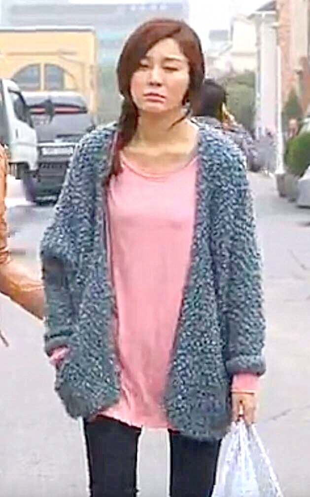 Кардиган связан единым полотном, рукав «летучая мышь»