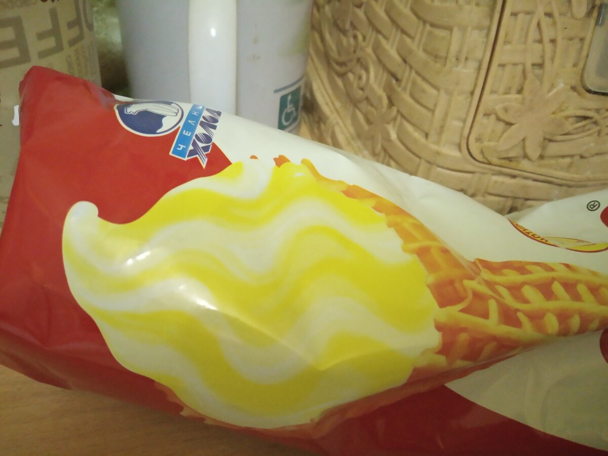 Муж,увидев мое состояние, решил порадовать мороженкой