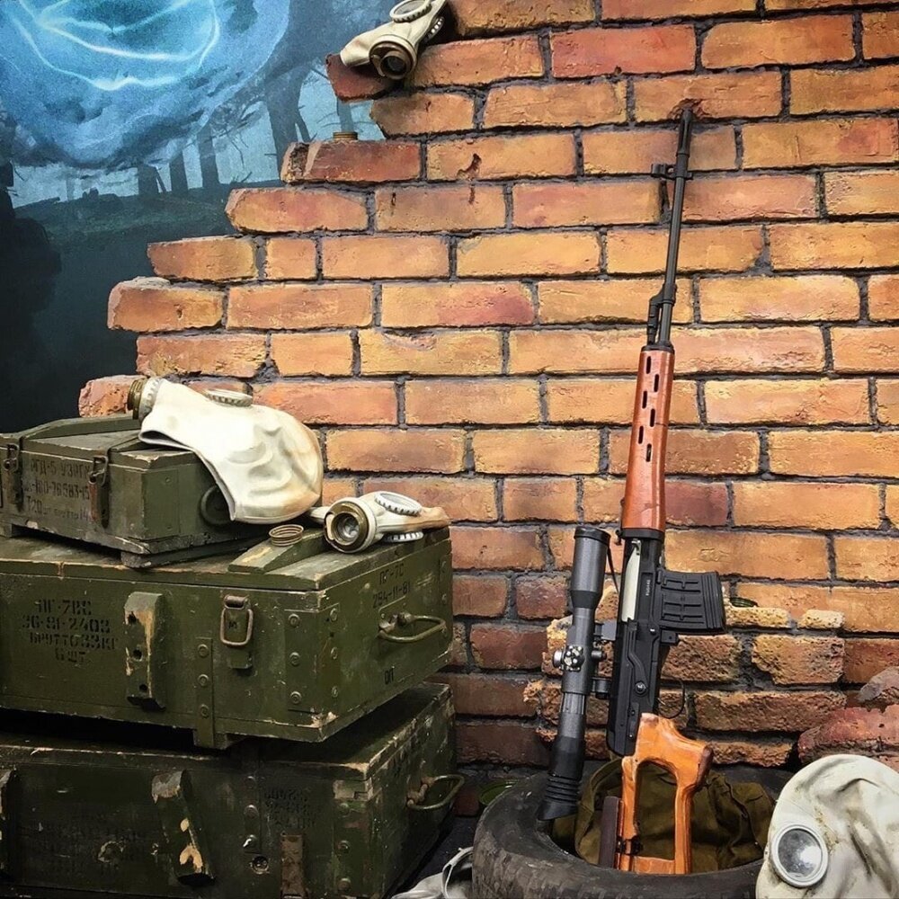Игровые предметы на стенде