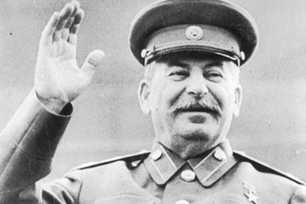 В чем обвиняли сталина. Сталин показывает сердечко.