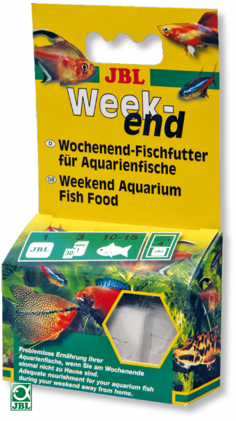 Корм выходного дня — «бруски» лежат на дне аквариума и рыбы их постепенно подъедают