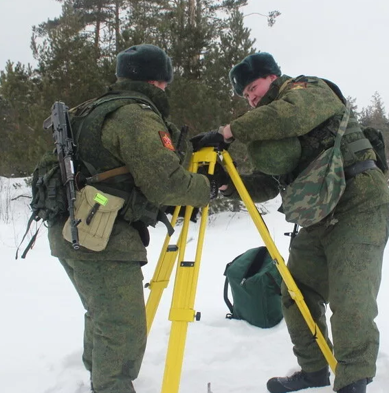 Вот такая она - служба в топографических войсках! Мне кажется, что это просто идеальный род войск! Наверняка воинские части небольшие, задачи увлекательные и неуставщины никакой нет. Если кто знает об этих войсках пишите в комментариях. 